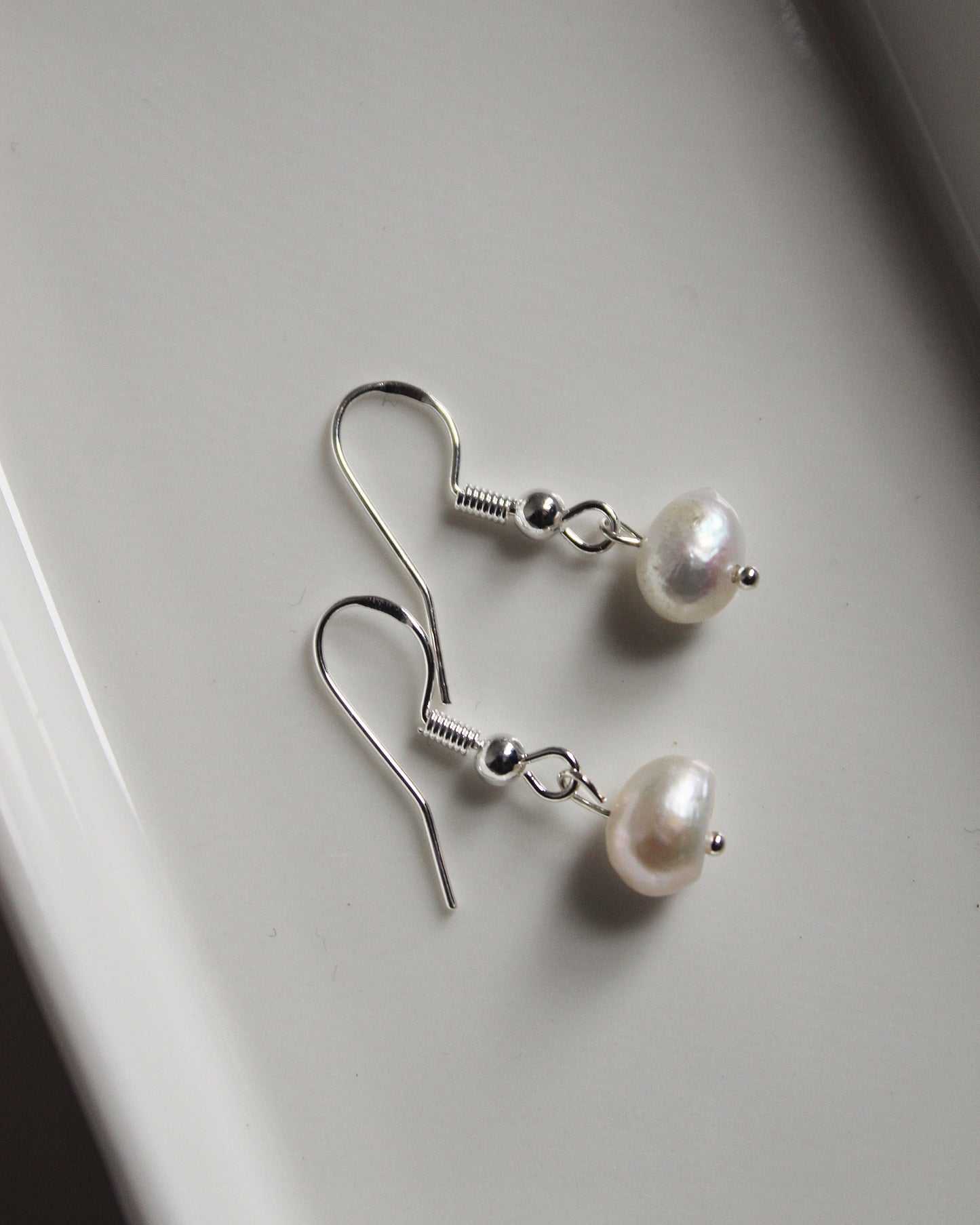 Ohrringe hängend mit Süßwasserperle