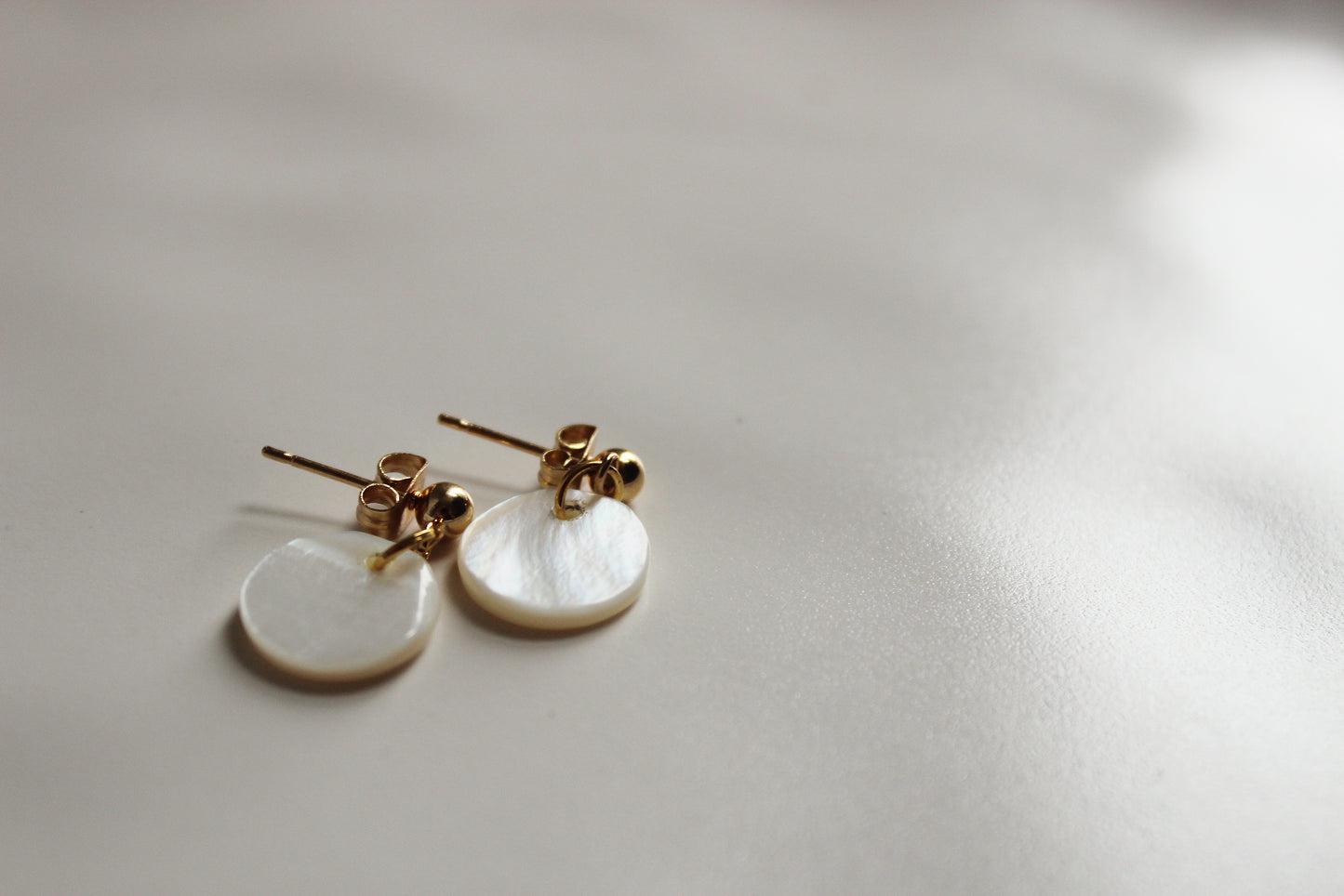 Ohrhänger mit Perlmutplättchen