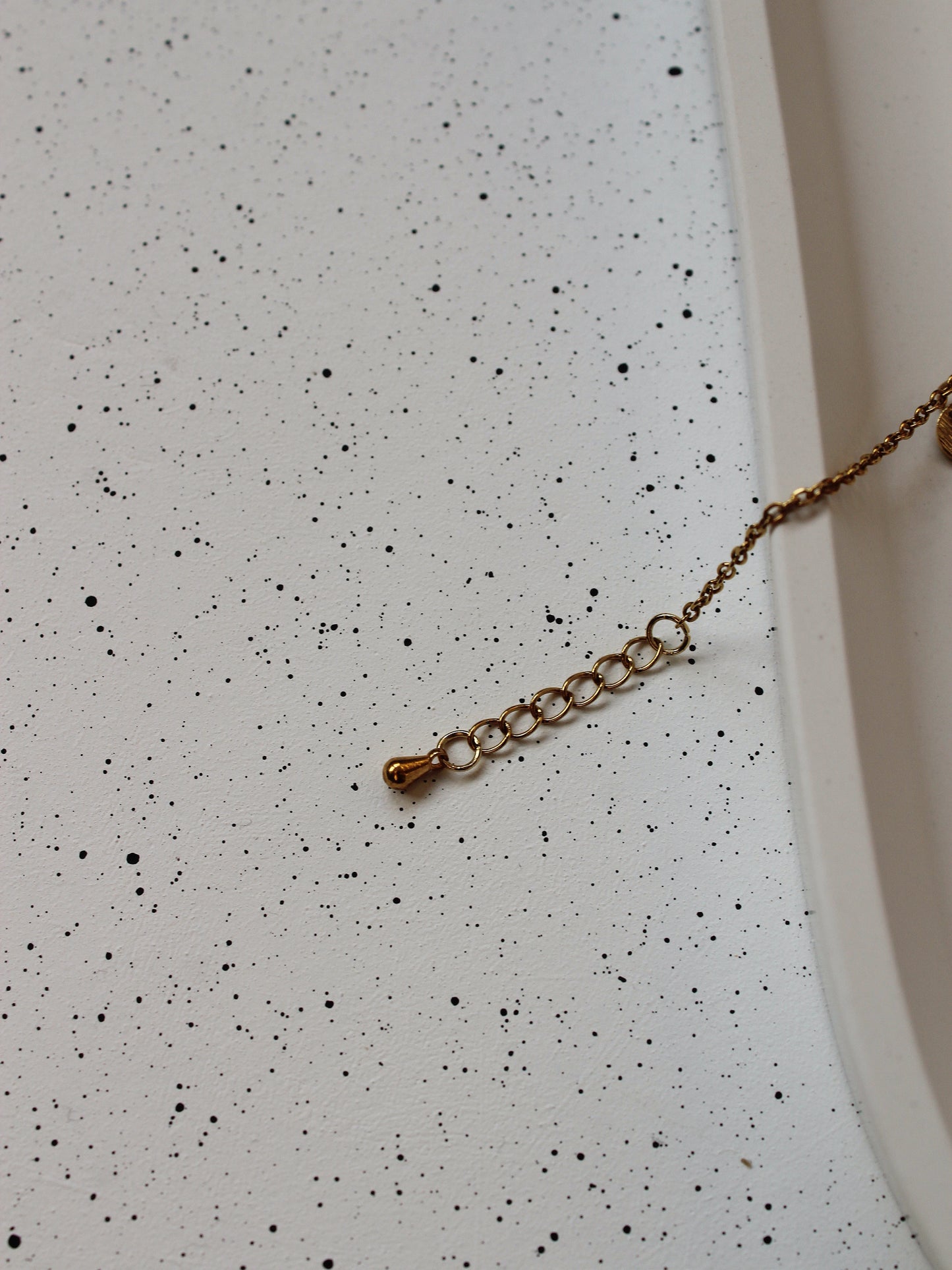 Armband mit Plättchen