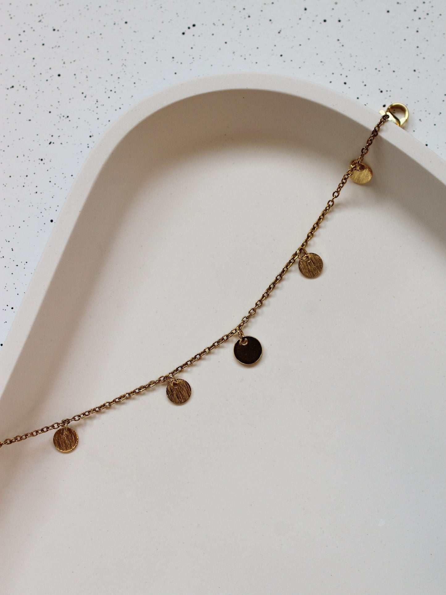 Armband mit Plättchen