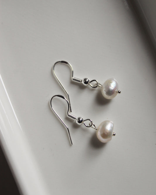 Ohrringe hängend mit Süßwasserperle