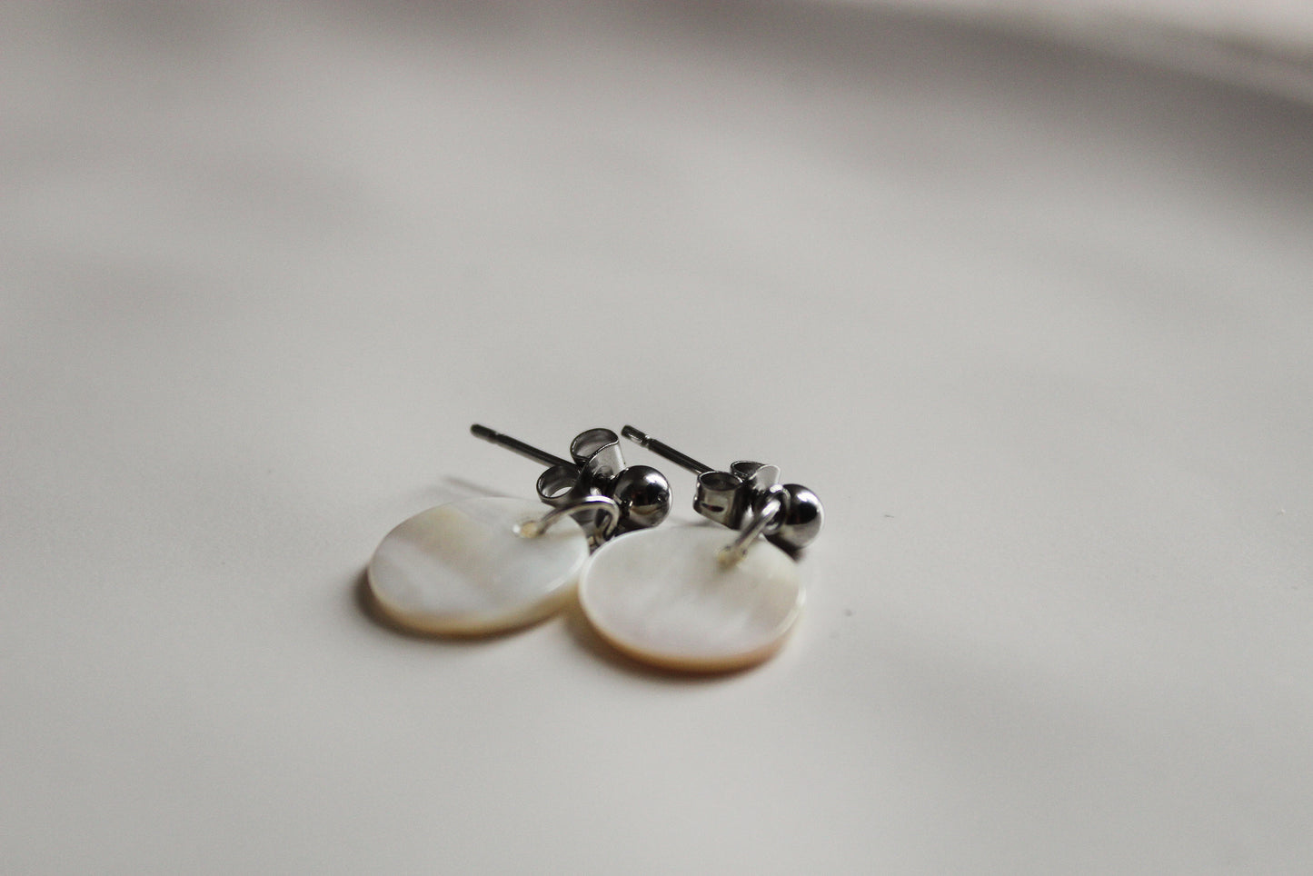Ohrhänger mit Perlmutplättchen