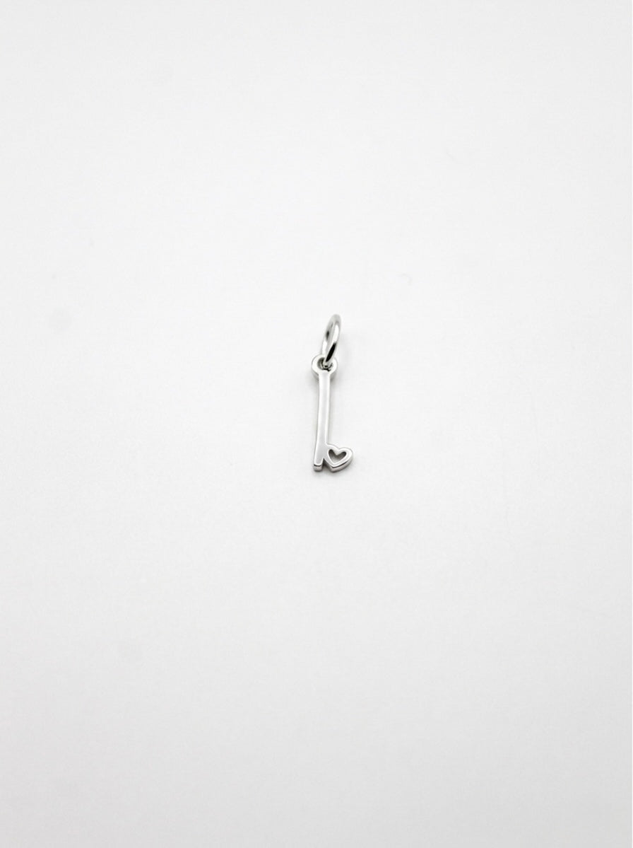 CHARM BUCHSTABE HERZ EDELSTAHL