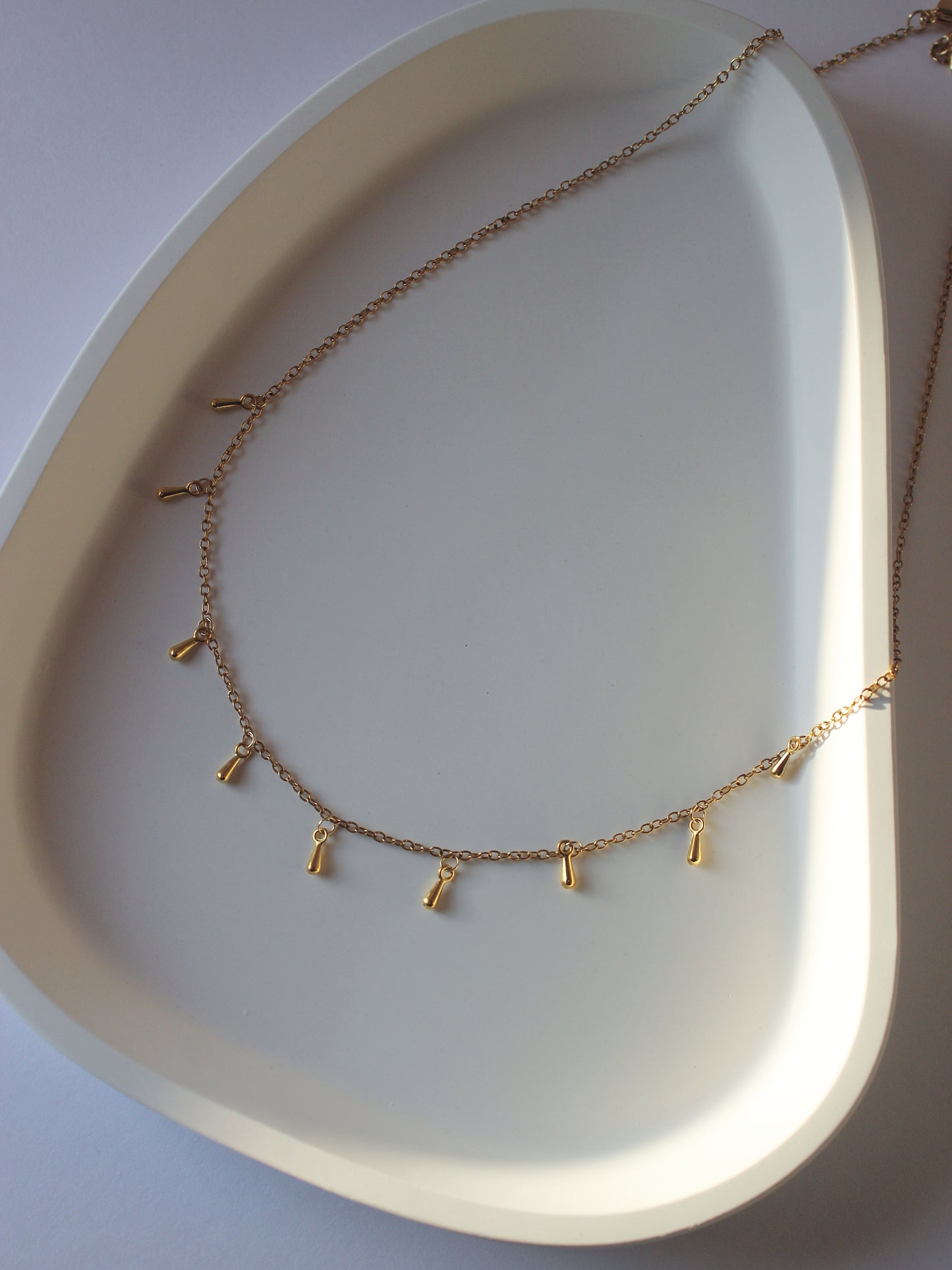 Feine Edelstahlkette 18k vergoldet mit Tropfenanhänger