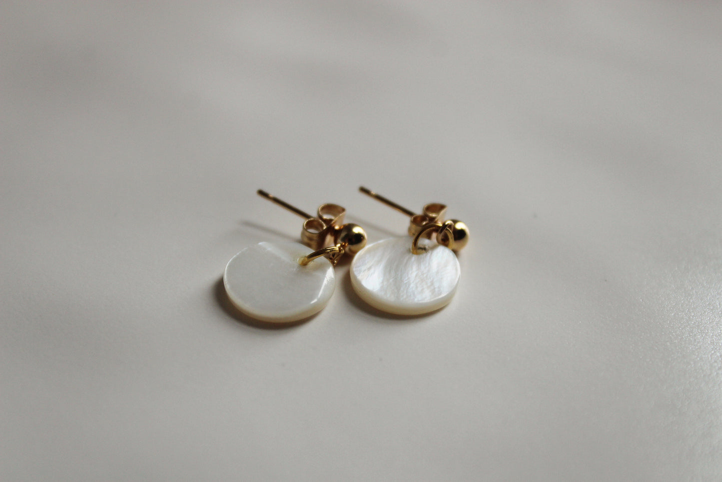 Ohrhänger mit Perlmutplättchen