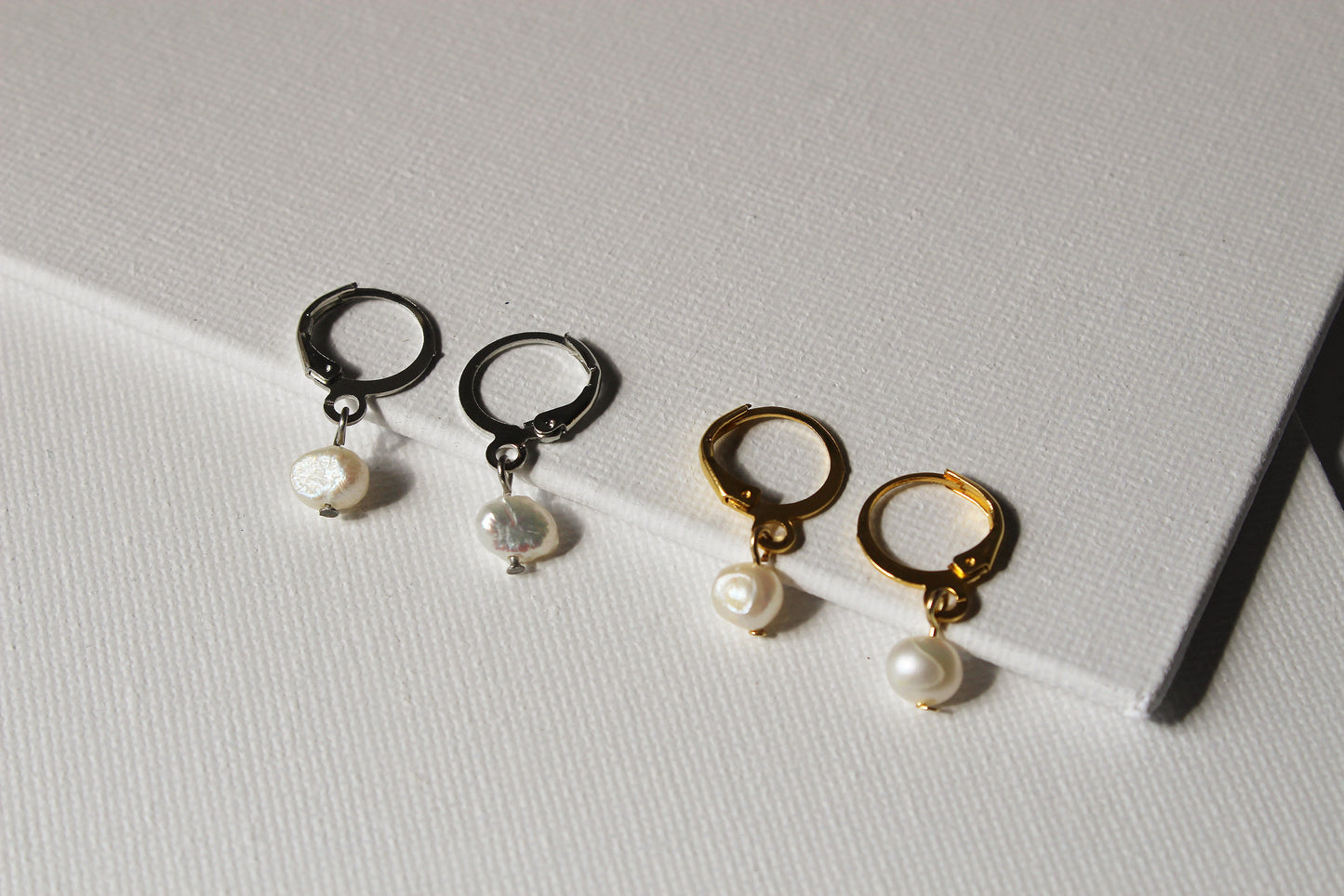 Ohrringe mit kleiner Süßwasserperle