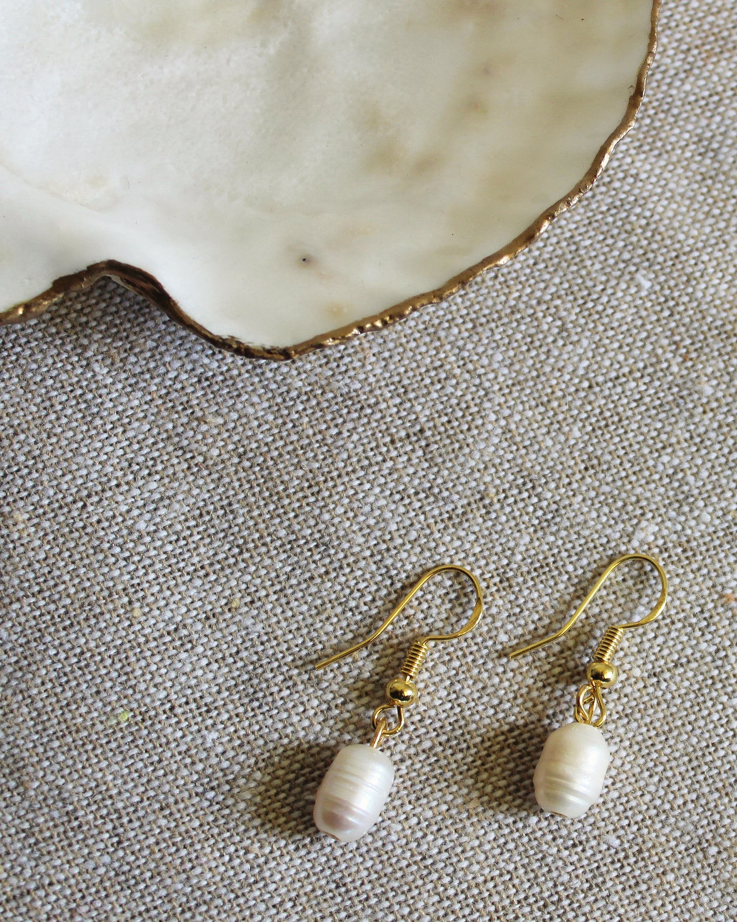 Ohrringe hängend mit Süßwasserperle